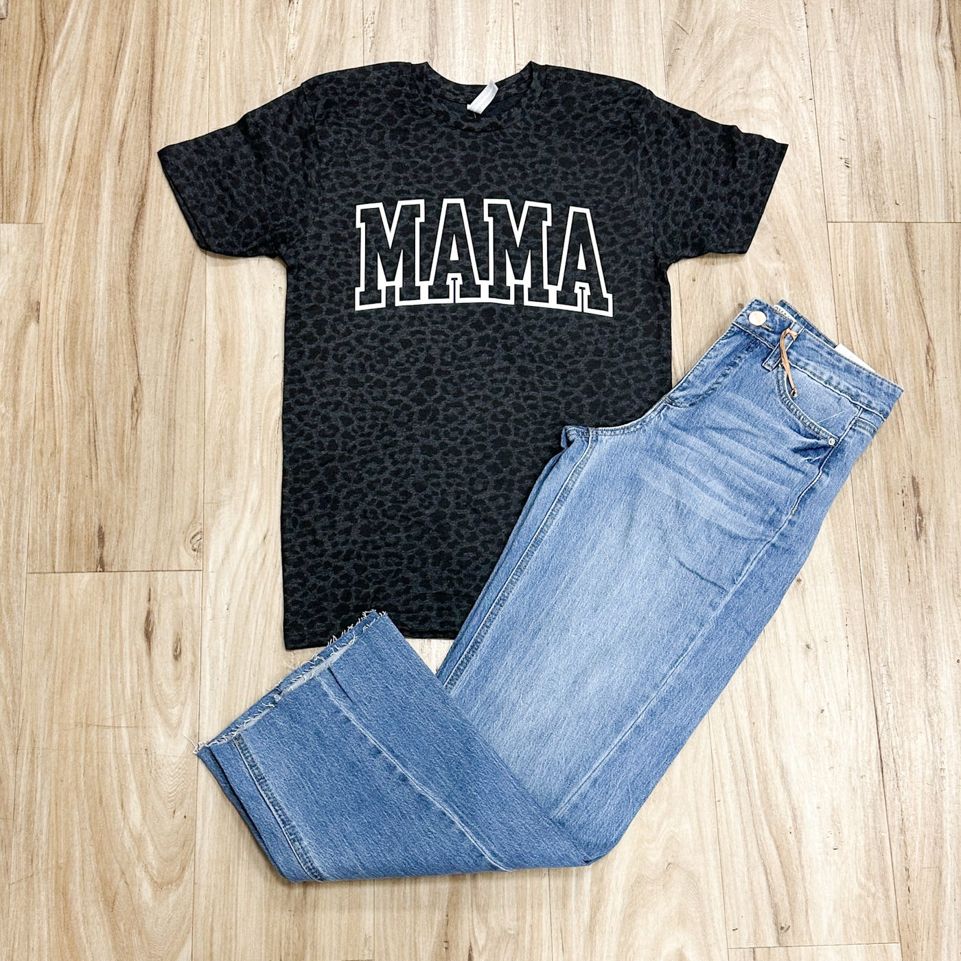 Mama Outline Leopard Graphic Tee Shirt